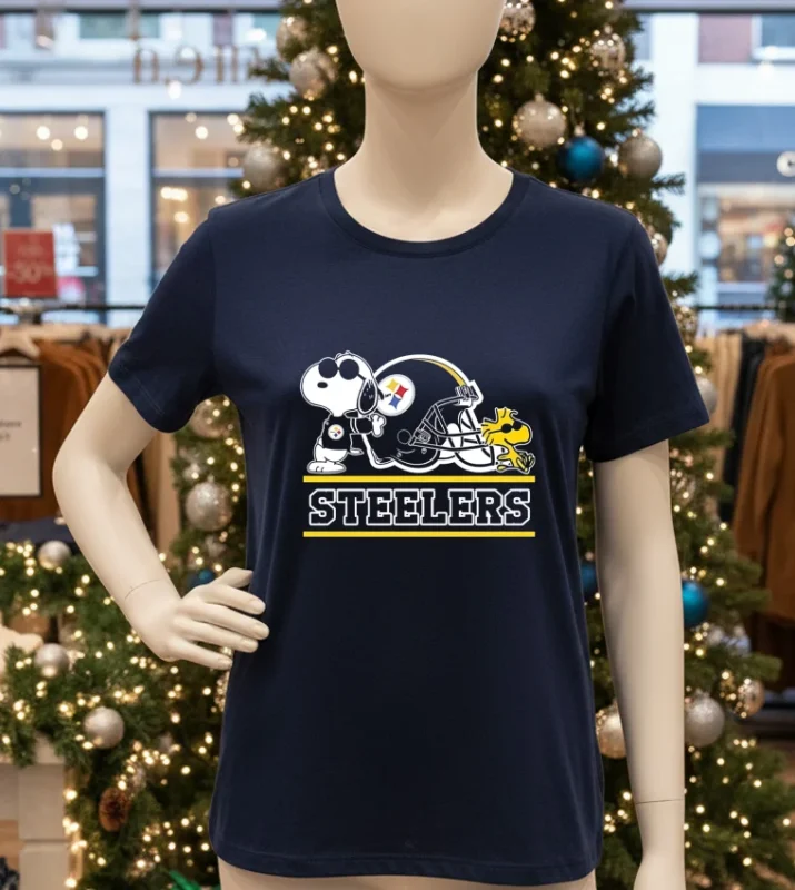 Pittsburgh Steelers Snoopy Professional Football Helmet   Navy T Shirt