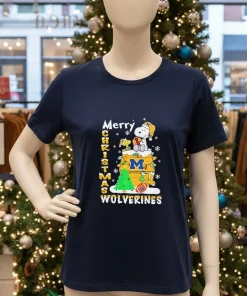 Snoopy and Woodstock Merry Christmas Michigan Wolverines American style t-shirt