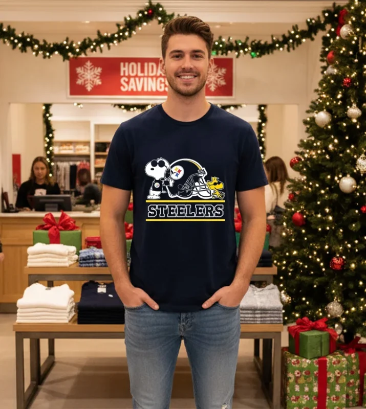 Pittsburgh Steelers Snoopy Professional Football Helmet   Navy T Shirt